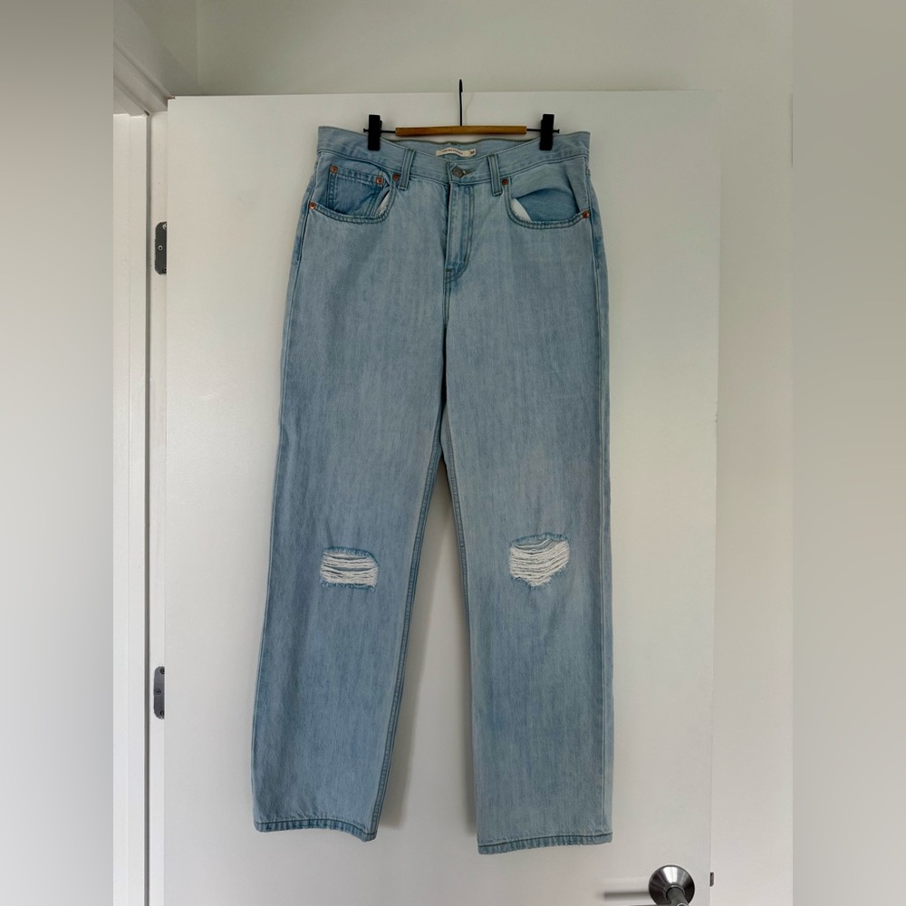 Levi’s barely worn light blue distressed jeans. Excellent condition size 30
